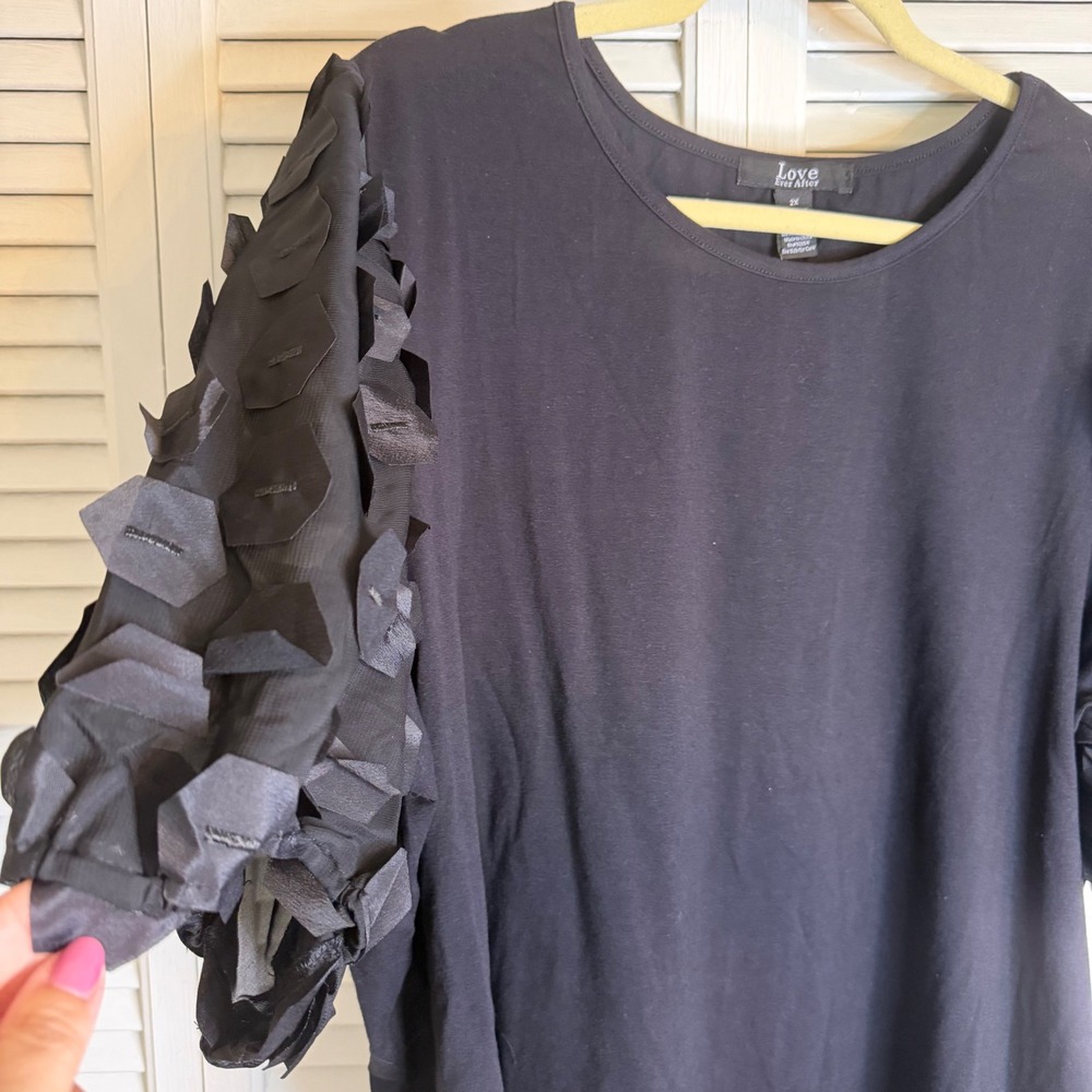 Love Ever After Skylar Black 3D Applique Sleeve Scoop Neck Knit Top 2X NEW - Picture 2 of 11